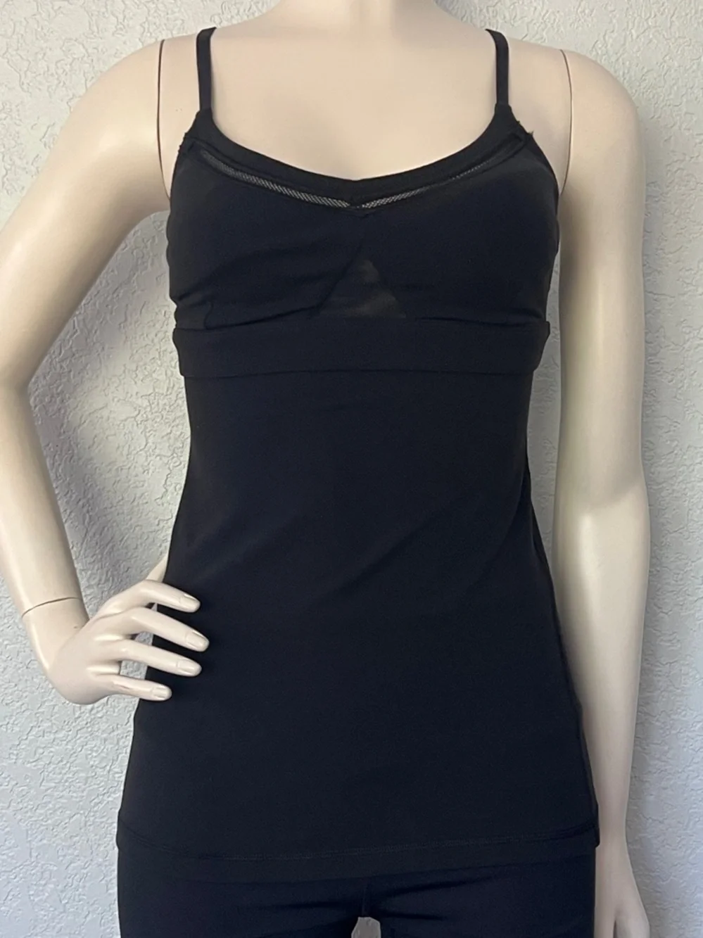 Lululemon Womens 4 Exquisite Tank Black Mesh Strappy Back Built In Bra Yoga